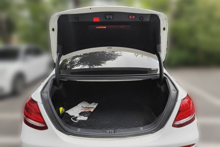 Used Mercedes-Benz E-Class 2019 E 200 Sport Edition Trunk