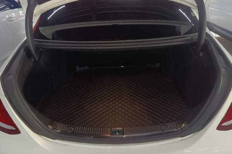 Used Mercedes-Benz E-Class 2019 E 200 L Sport Edition Trunk