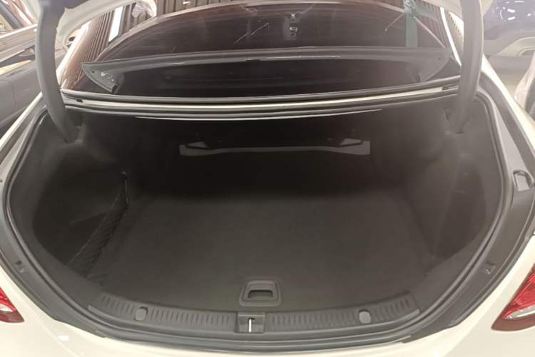 Used Mercedes-Benz E-Class 2019 E 260 Sport Edition 4MATIC Trunk