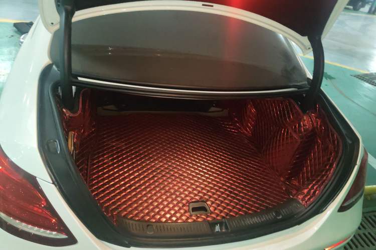 Used Mercedes-Benz E-Class 2019 E 260 Sport Edition Trunk