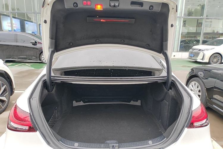 Used Mercedes-Benz E-Class 2019 Restyled E 300 L Sporty and Stylish Edition Trunk