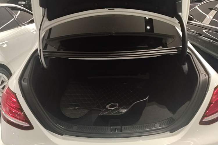 Used Mercedes-Benz E-Class 2019 Restyled E 300 L Sporty and Stylish Edition Trunk