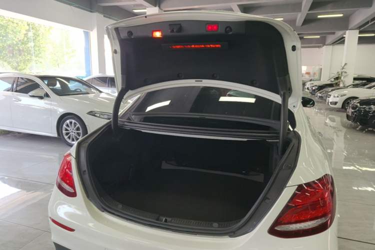 Used Mercedes-Benz E-Class 2019 E 260 Sport Edition Trunk