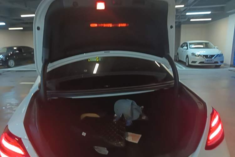Used Mercedes-Benz E-Class 2019 E 200 L Sport Edition Trunk