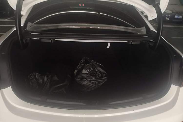 Used Mercedes-Benz E-Class 2019 E 200 Coupe Trunk