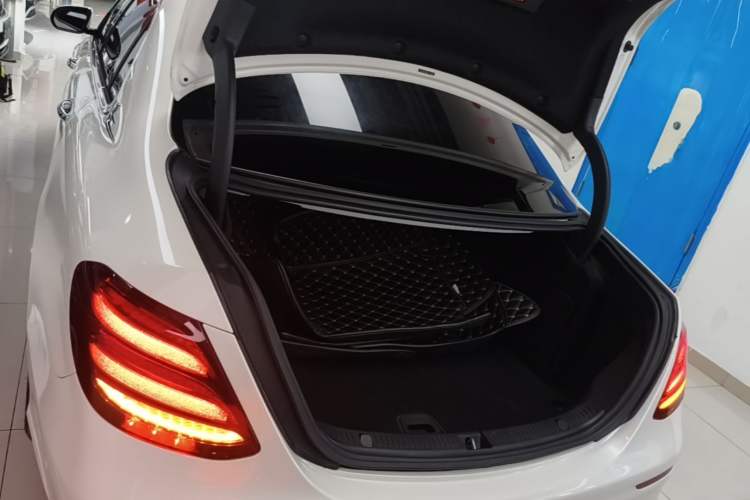 Used Mercedes-Benz E-Class 2019 E 200 L Sport Edition Trunk