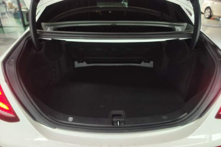 Used Mercedes-Benz E-Class 2019 E 260 L Sport 4MATIC Trunk