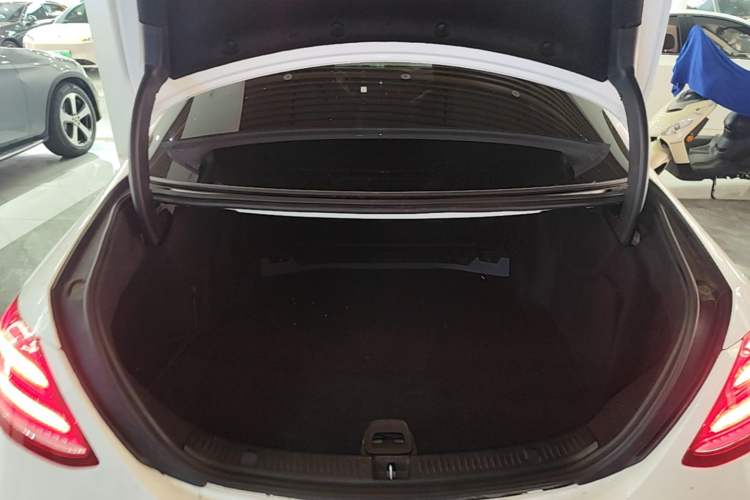 Used Mercedes-Benz E-Class 2019 E 200 L Sport Edition Trunk