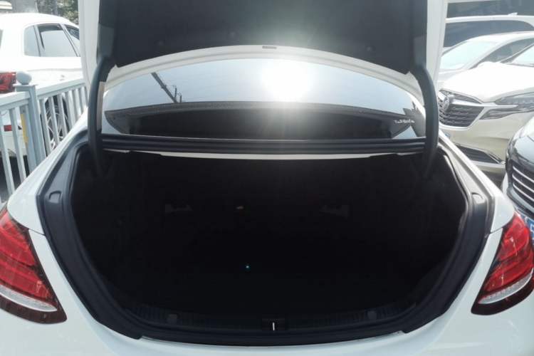 Used Mercedes-Benz E-Class 2019 E 260 L Trunk