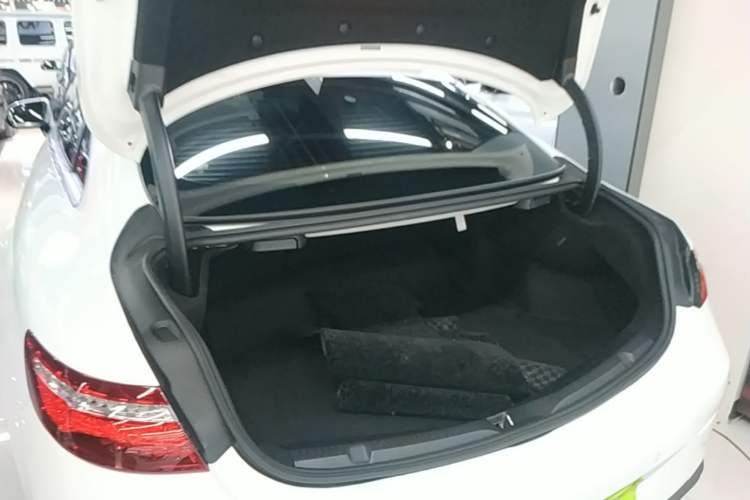 Used Mercedes-Benz E-Class 2019 E 200 Coupe Trunk