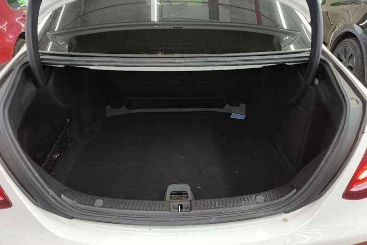 Used Mercedes-Benz E-Class 2019 E 200 L Sport 4MATIC Trunk