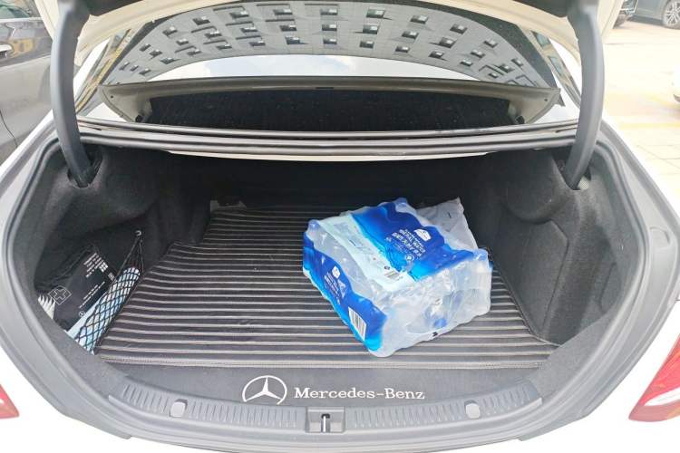 Used Mercedes-Benz E-Class 2019 E 260 L Trunk