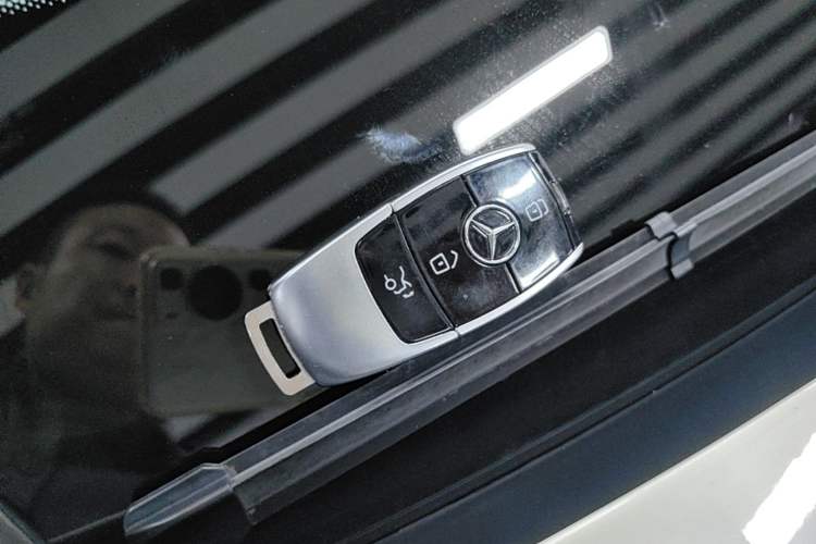 Used Mercedes-Benz E-Class 2019 Restyled E 300 L Sporty and Stylish Edition Vehicle Key