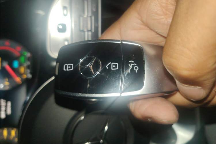 Used Mercedes-Benz E-Class 2019 E 260 L Sport 4MATIC Vehicle Key