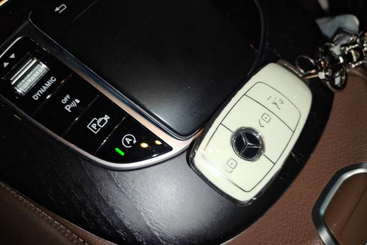 Used Mercedes-Benz E-Class 2019 E 300 L Sporty and Stylish Model Vehicle Key