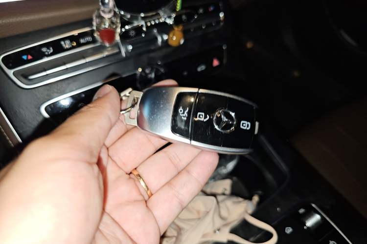 Used Mercedes-Benz E-Class 2019 E 200 Sport Edition Vehicle Key