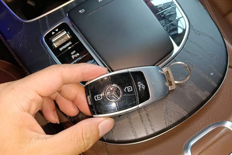Used Mercedes-Benz E-Class 2019 Restyled E 300 L Sporty and Stylish Edition Vehicle Key