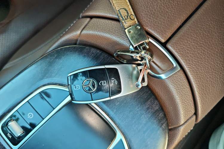 Used Mercedes-Benz E-Class 2019 E 260 Sport Edition 4MATIC Vehicle Key