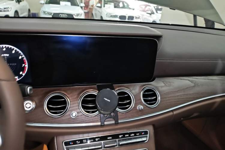 Used Mercedes-Benz E-Class 2020 Facelift E 260 L Audio And AC Panel