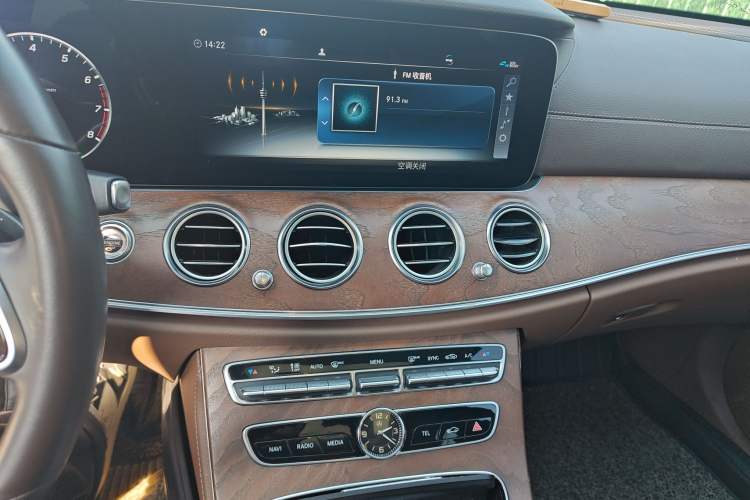 Used Mercedes-Benz E-Class 2020 Facelift E 260 L Audio And AC Panel
