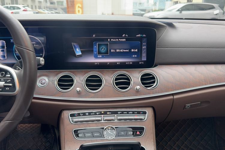 Used Mercedes-Benz E-Class 2020 Restyled E 300 L Exclusive Edition Audio And AC Panel