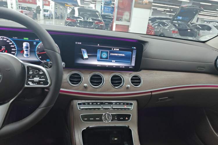 Used Mercedes-Benz E-Class 2020 Facelift E 260 L Audio And AC Panel