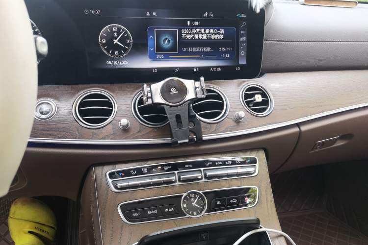 Used Mercedes-Benz E-Class 2020 Restyled E 300 L Exclusive Edition Audio And AC Panel