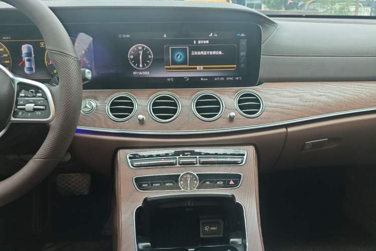 Used Mercedes-Benz E-Class 2020 Facelift E 300 L Stylish Edition Audio And AC Panel