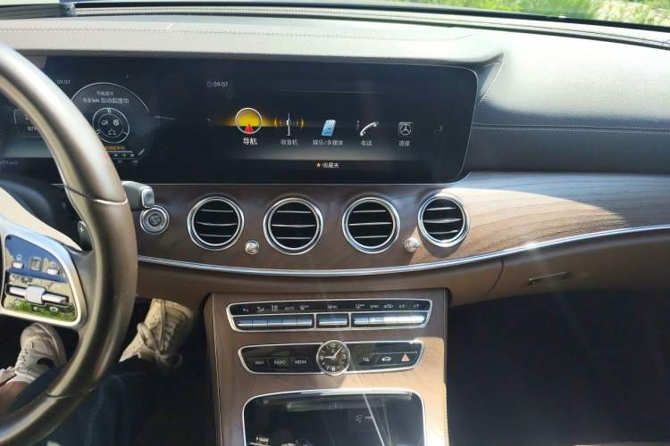 Used Mercedes-Benz E-Class 2020 E 260 L 4MATIC Audio And AC Panel