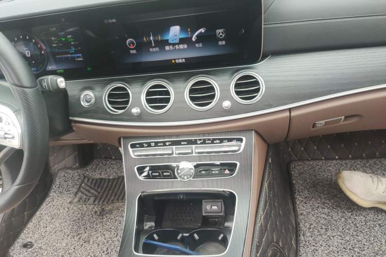 Used Mercedes-Benz E-Class 2020 Facelift E 260 L Sport Edition Audio And AC Panel