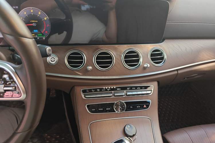 Used Mercedes-Benz E-Class 2020 E 260 L Audio And AC Panel