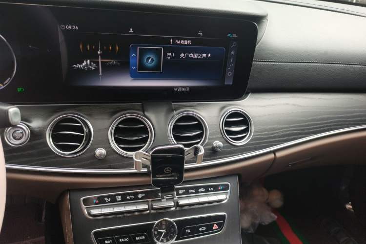 Used Mercedes-Benz E-Class 2020 Restyled E 300 L Sport Exclusive Edition Audio And AC Panel
