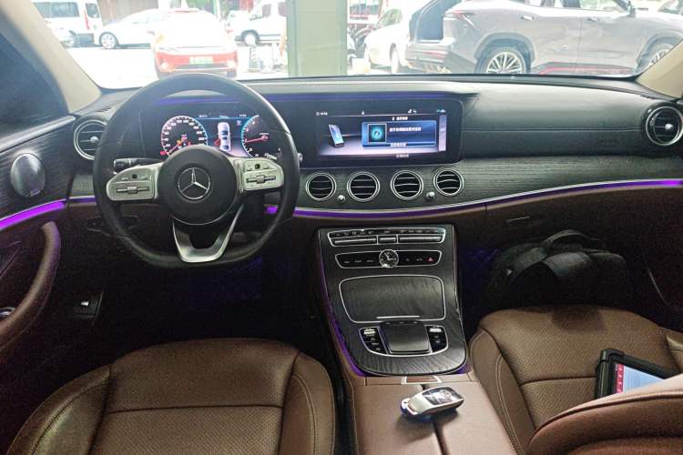Used Mercedes-Benz E-Class 2020 E 300 L Sport Luxury Edition Center Console