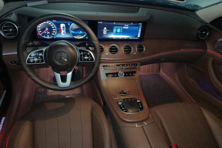 Used Mercedes-Benz E-Class 2020 E 300 L Luxury Model Center Console