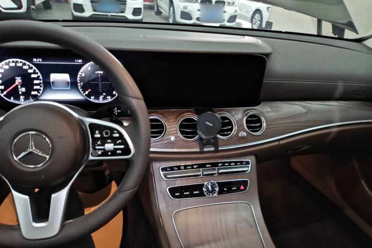 Used Mercedes-Benz E-Class 2020 Facelift E 260 L Center Console