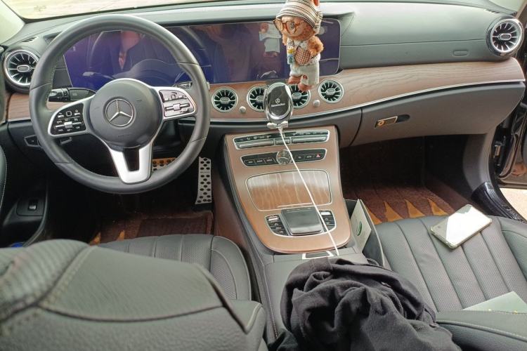 Used Mercedes-Benz E-Class 2020 Restyled E 300 L Exclusive Edition Center Console