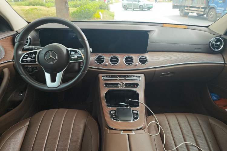 Used Mercedes-Benz E-Class 2020 Restyled E 300 L Exclusive Edition Center Console