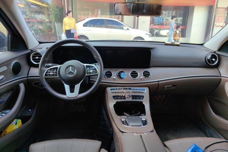 Used Mercedes-Benz E-Class 2020 Facelift E 260 L Center Console