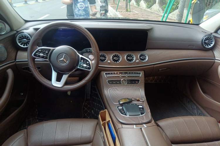 Used Mercedes-Benz E-Class 2020 E 260 L Center Console