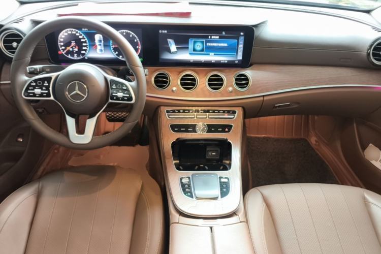 Used Mercedes-Benz E-Class 2020 E 300 L Luxury Model Center Console