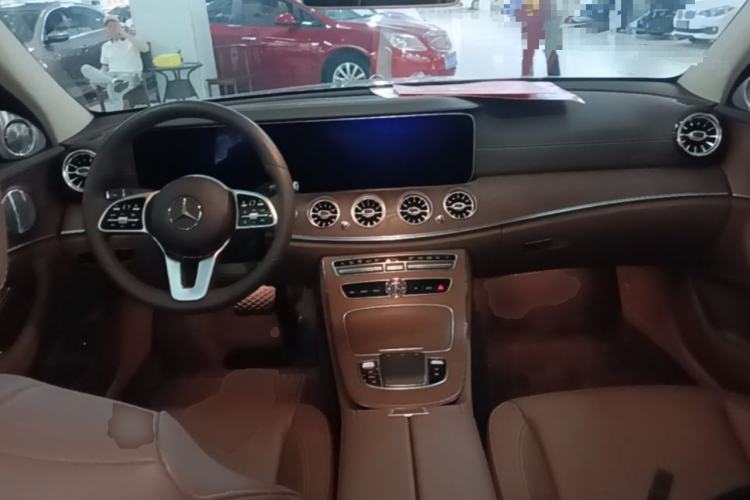 Used Mercedes-Benz E-Class 2020 E 300 L Luxury Model Center Console