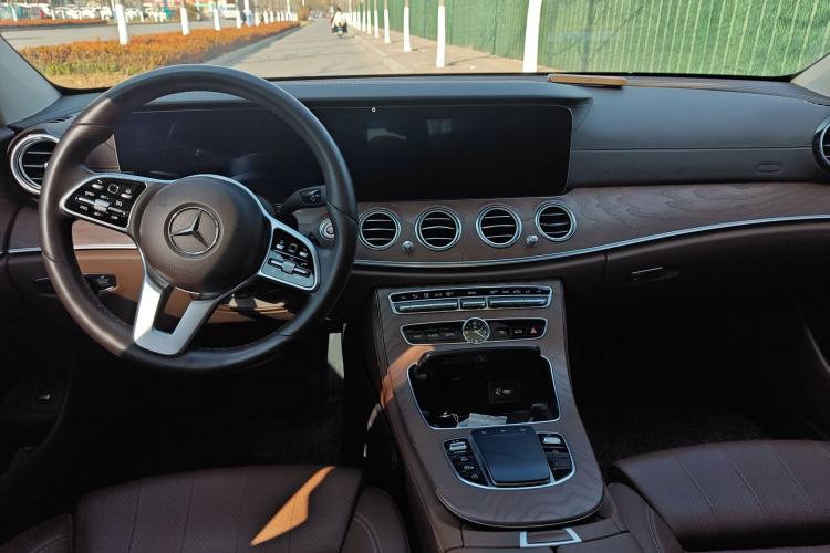 Used Mercedes-Benz E-Class 2020 Facelift E 260 L Center Console