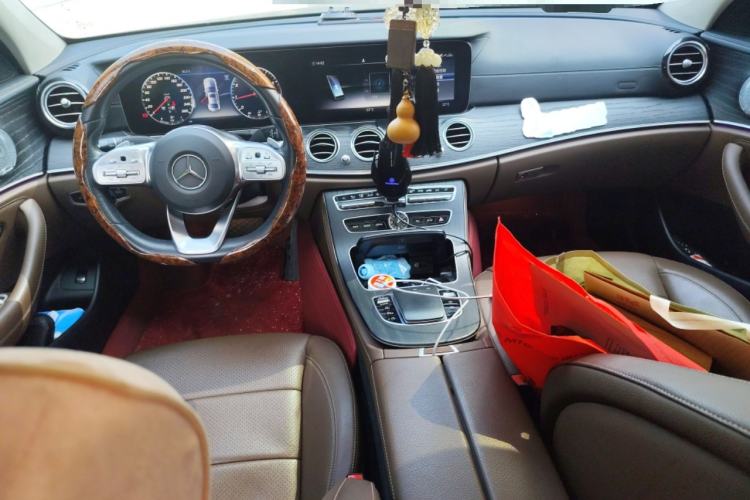Used Mercedes-Benz E-Class 2020 E 300 L Sport Luxury Edition Center Console