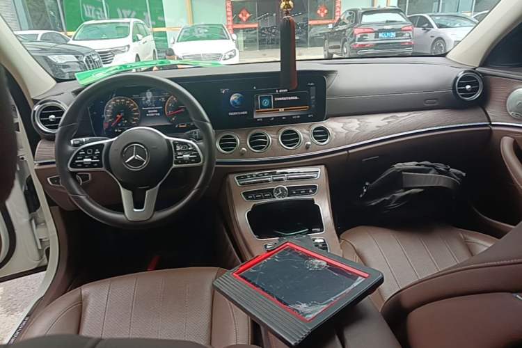 Used Mercedes-Benz E-Class 2020 Facelift E 300 L Stylish Edition Center Console