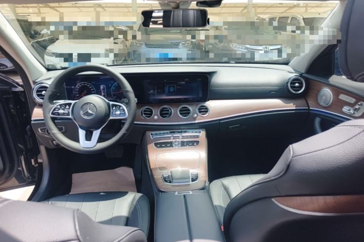 Used Mercedes-Benz E-Class 2020 E 300 L Luxury Model Center Console