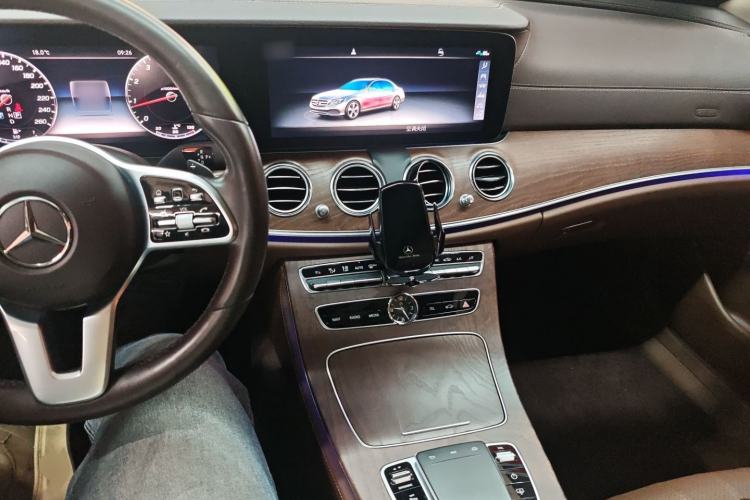 Used Mercedes-Benz E-Class 2020 E 300 L Luxury Model Center Console