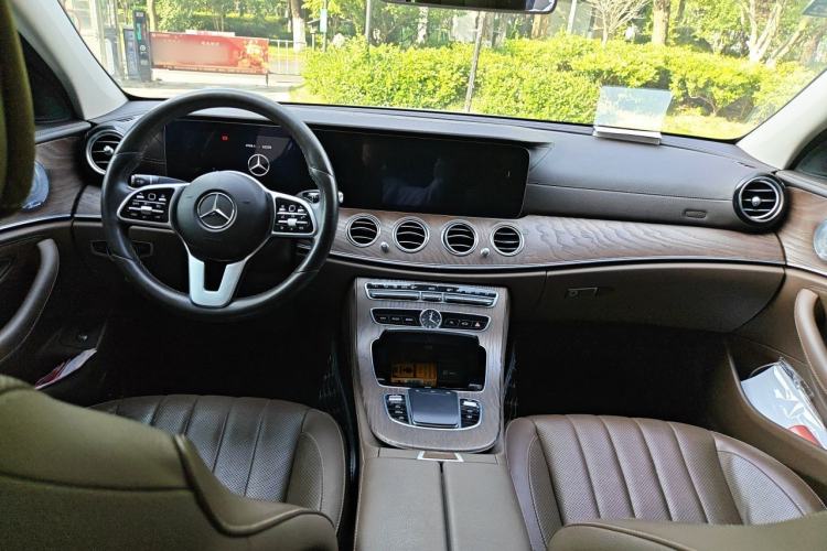 Used Mercedes-Benz E-Class 2020 Restyled E 300 L Exclusive Edition Center Console