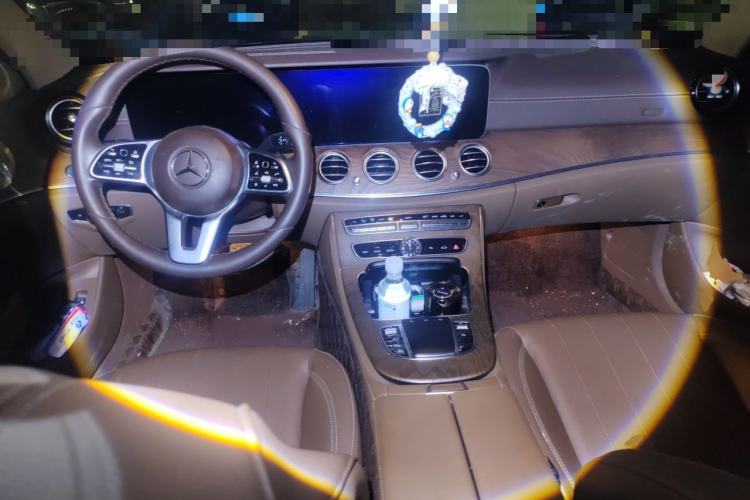 Used Mercedes-Benz E-Class 2020 Facelift E 300 L Stylish Edition Center Console