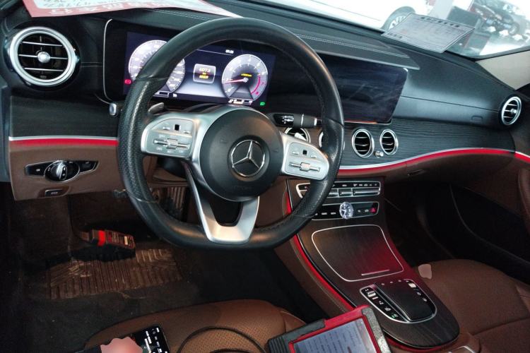 Used Mercedes-Benz E-Class 2020 E 300 L Sport Luxury Edition Center Console