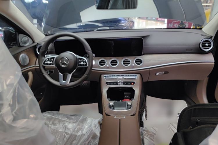 Used Mercedes-Benz E-Class 2020 E 300 L Luxury Model Center Console